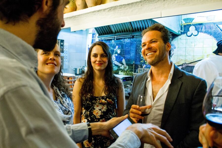 Madrid: Tapas & Wine Tasting Tour with Local Guide - Why the old bars matter