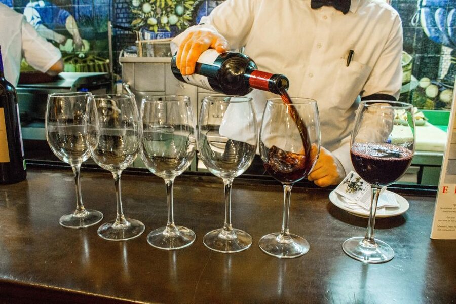 Madrid: Tapas & Wine Tasting Tour with Local Guide - The social side: good for solo visitors and small groups