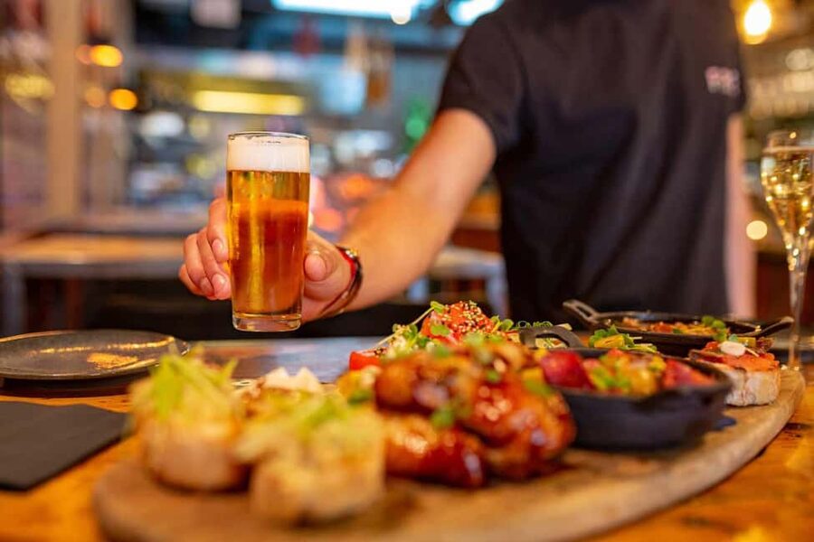 Madrid: Tapas & Wine Tour with Visit to a Rooftop - At a glance