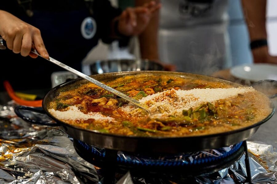 Málaga: Spanish Cooking Workshop with Paella and Sangria - Comfortable for older visitors and mixed abilities