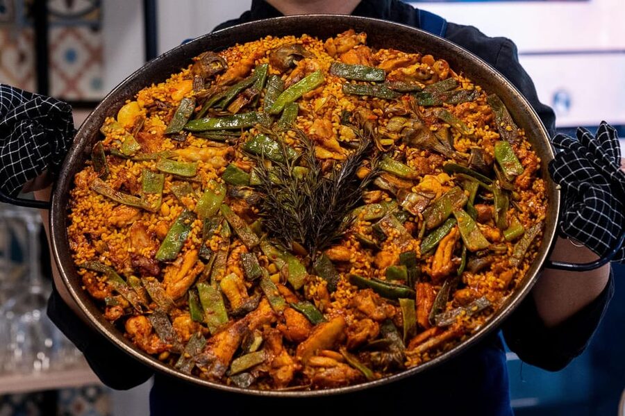 Málaga: Spanish Cooking Workshop with Paella and Sangria - Who should book this Málaga cooking class