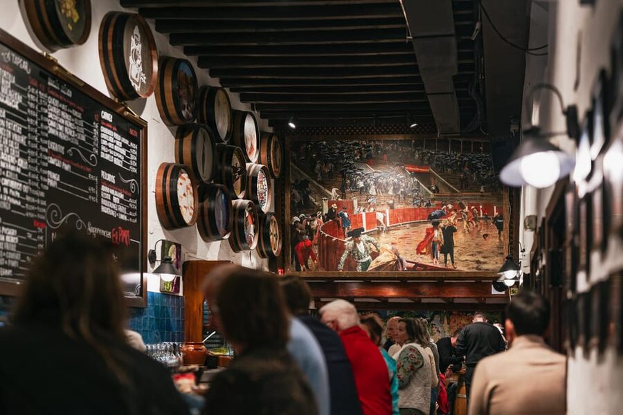Málaga: Traditional Andalusian Tapas and Wine Tour - Key points at a glance