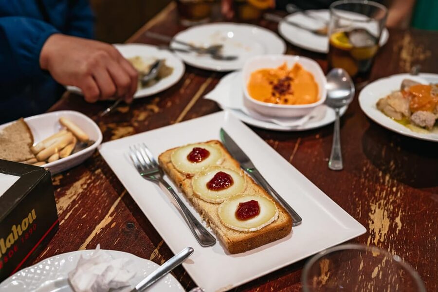 Málaga: Traditional Andalusian Tapas and Wine Tour - The second stop: local food with a longer pause