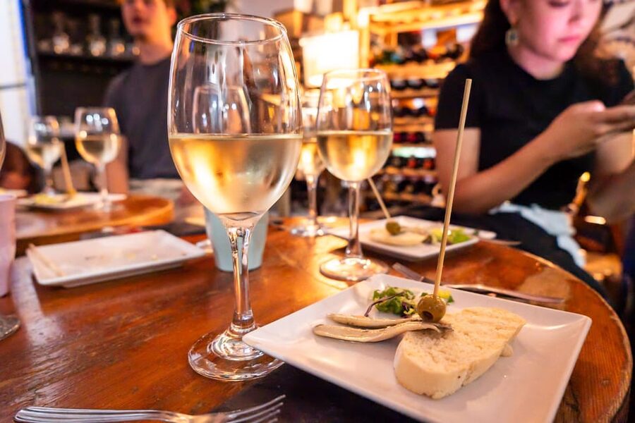 Malaga: Wine and Tapas Tour with Tastings and Drinks - Why Malaga makes a good food city