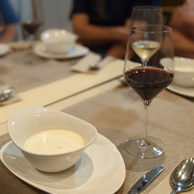 Málaga: Wine & Tapas Tour - First stop: Málaga wine in a traditional tavern