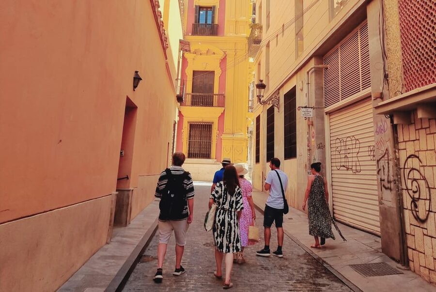 Málaga: Wine & Tapas Tour - What the guides add to the food