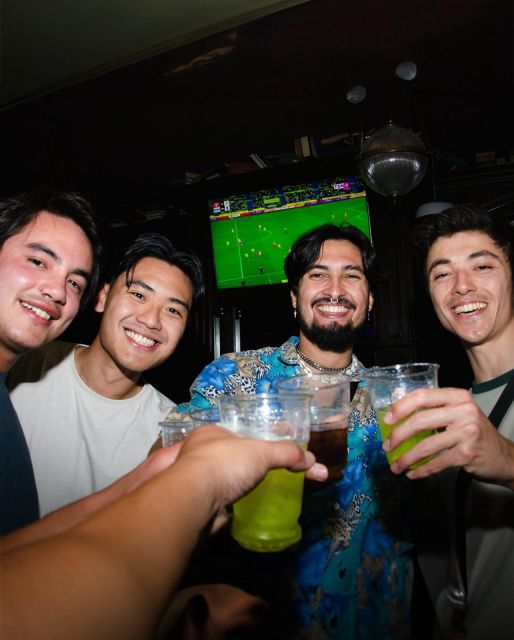 Malta: Paceville Pub Crawl with Drinks and Games - Sahara Lounge: settling into the group