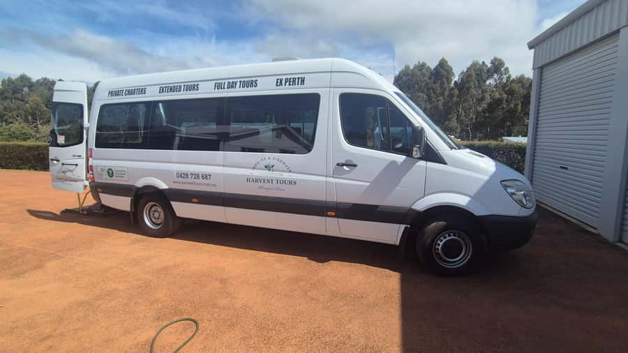 Margaret River: Full-Day Wine Tour - Lunch at Woody Nook is the day’s anchor