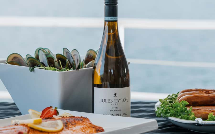 Marlborough: Full-Day Wine and Seafood Tour with Cruise - Green-lipped mussels and salmon on the water