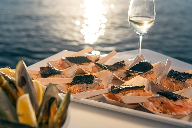 Marlborough Icons Tour - Wine tasting + Cruise - Guides make the long day easier