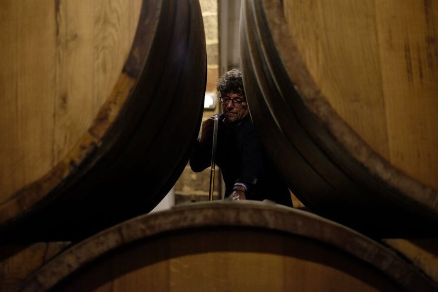 Marsala: Florio Winery Tour with Food-Paired Wine Tastings - Walking through the sea-facing winery