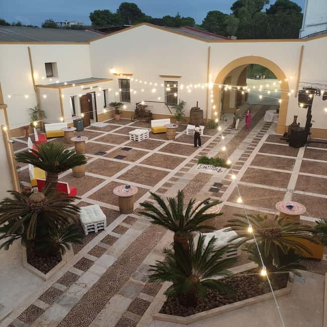 Marsala: Historic winery tour with wine tasting - The courtyard sets the tone