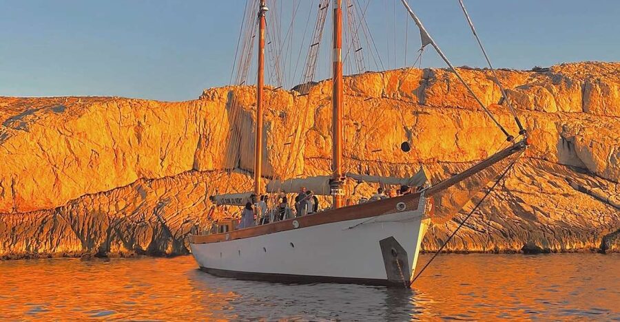 Marseille: Frioul Islands Sunset Cruise with Cocktail Dinner - Swimming and snorkeling at anchor