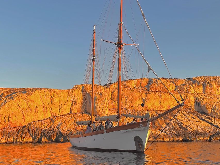 Marseille: Frioul Islands Sunset Cruise with Cocktail Dinner - The Frioul Islands from the water