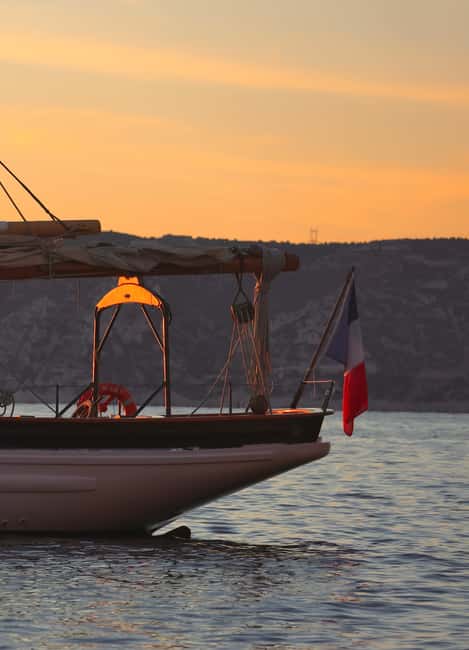 Marseille: Sunset Cruise Cocktail-Dinner in Frioul Islands - Key points at a glance