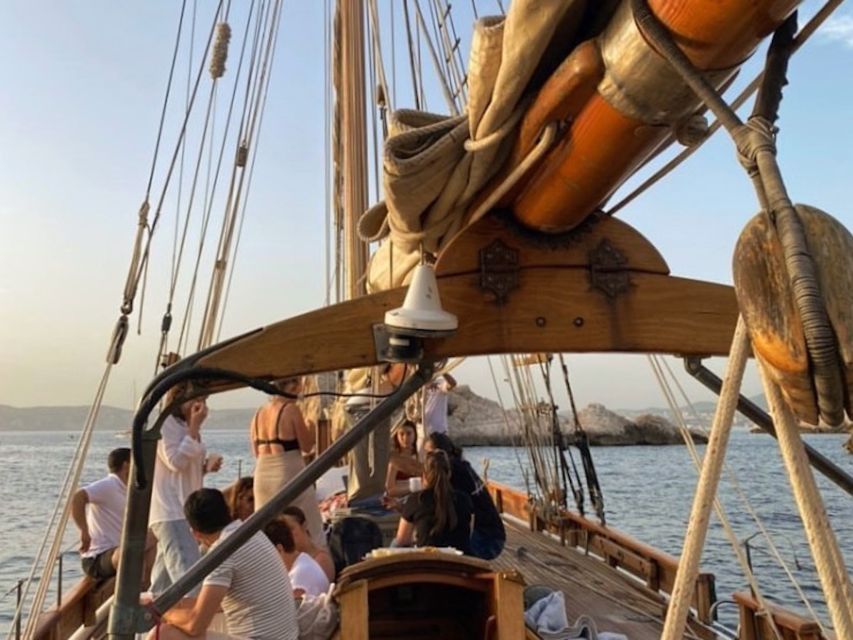 Marseille: Sunset Cruise Cocktail-Dinner in Frioul Islands - The 30-minute sail from Marseille’s Old Port