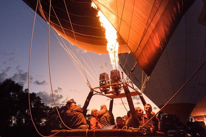 Melbourne sunrise balloon flight & champagne breakfast - The Pilot and Crew Matter in a Balloon Basket