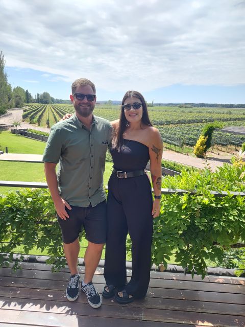 Mendoza: Top Wineries Guided Tour with Transportation - What the vehicle and guide add