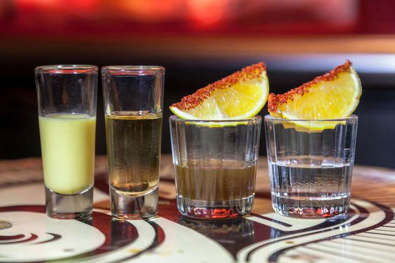 Mexico City: Tacos & Mezcal Night Food Tour - Guides shape the evening