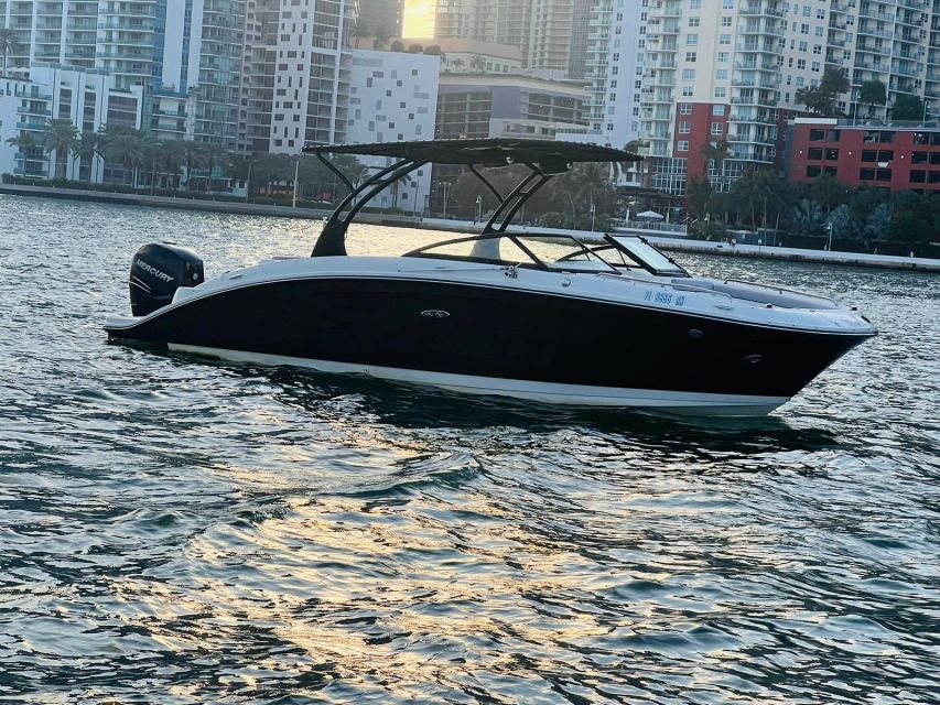 Miami: Guided Boat Tour with Champagne - Quick take on the Miami boat tour
