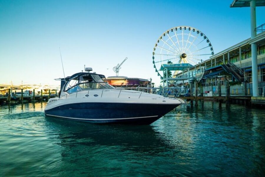 Miami: Private Yacht Cruise with Champagne - Why Miami Bay is the right setting for a yacht ride