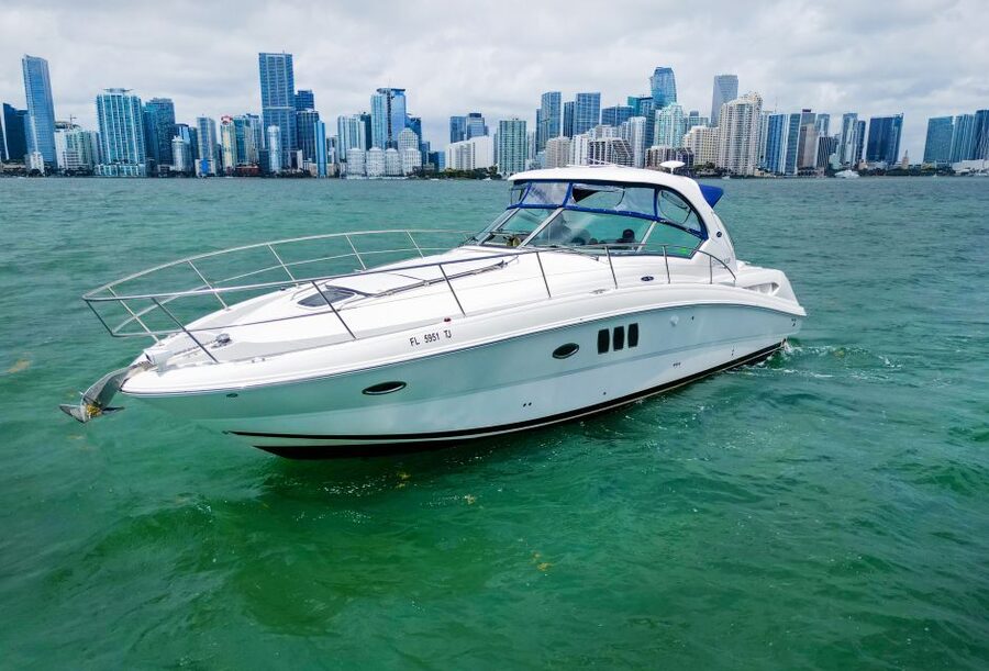Miami: Private Yacht Cruise with Champagne - The first views: Brickell and the Financial District