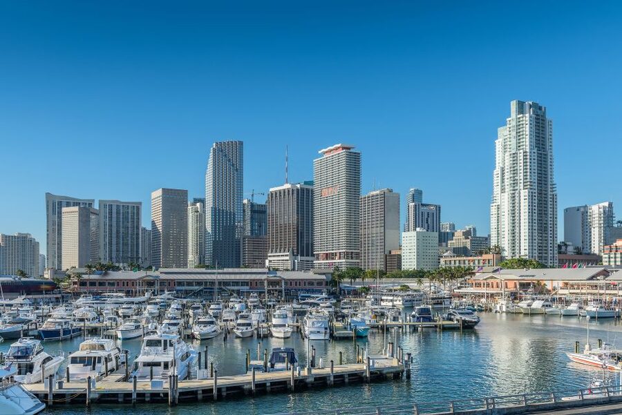 Miami: Private Yacht Cruise with Champagne - Bayside Marketplace and the Skyviews wheel