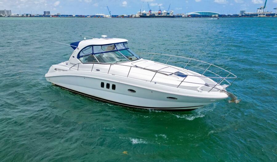 Miami: Private Yacht Cruise with Champagne - What the two-hour schedule feels like