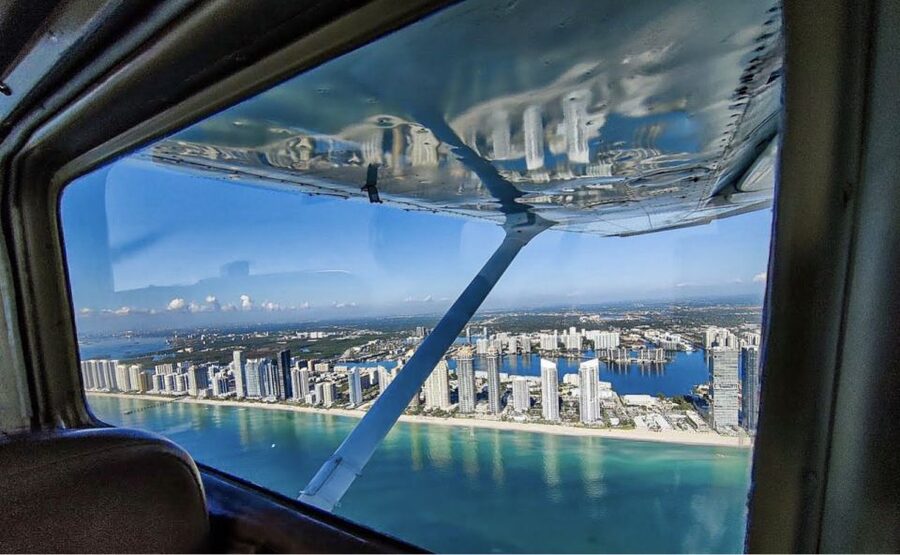 Miami: Romantic 1-Hour Private Flight Tour with Champagne - Key Biscayne, Star Island, and the Causeways