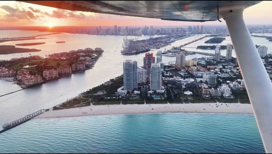 Miami: Romantic 1-Hour Private Flight Tour with Champagne - Who Should Book This Flight