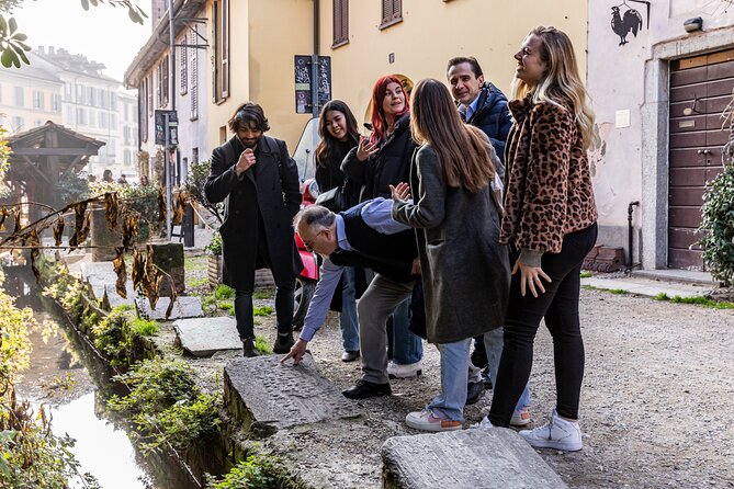 Milan: Navigli Food & Drinks Tour with Eating Europe - Courtyards and the old washerwomen’s lane
