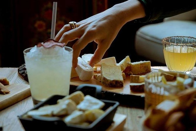 Milan: Sunset Navigli Food & Drinks Tour by Do Eat Better - The guides can shape the whole evening