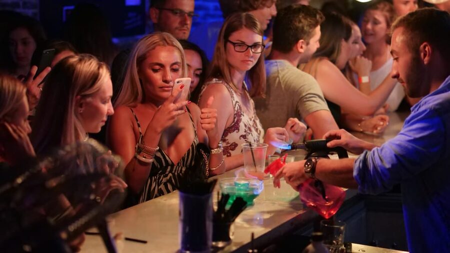 Milan: Ultimate Bar Crawl with Shots and VIP Club Access - Small details that make the night easier
