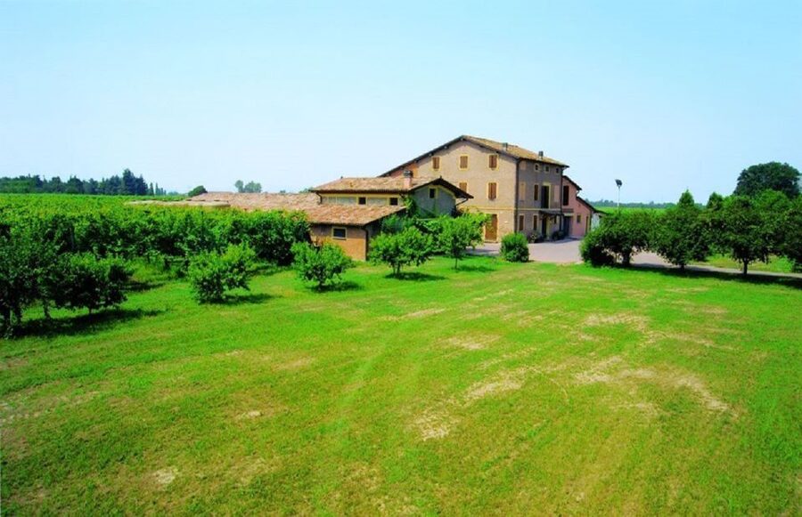 Modena: Balsamic Vinegar Tasting Experience - Arriving at Acetaia Gambigliani Zoccoli