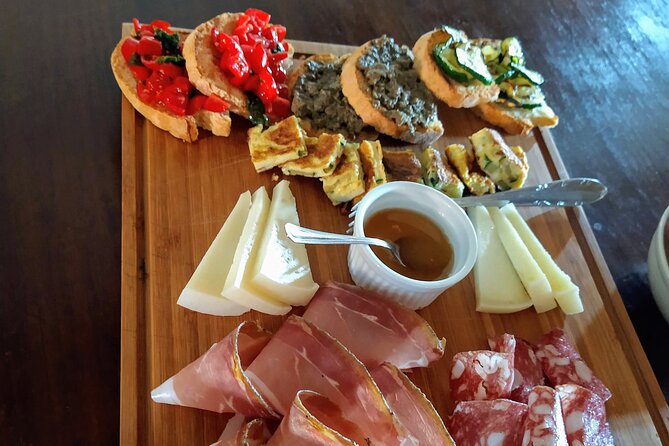 Montalcino: Brunello Wine Tasting & Lunch in a Tuscan Castle - A vineyard walk with a sommelier