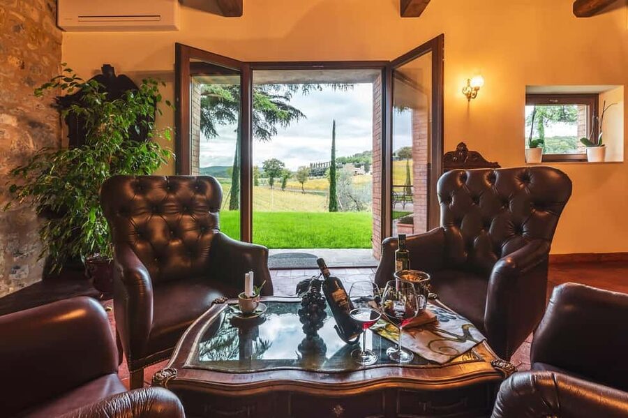 Montalcino: Premium Wine Tasting with light-lunch and Tour - A two-hour introduction to Brunello country