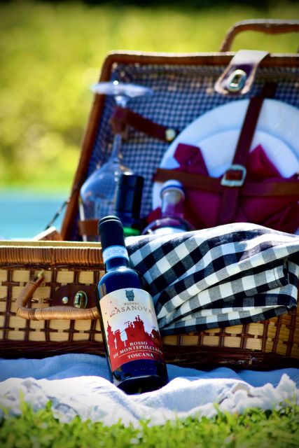 Montepulciano: Winery Tour, Tasting, and Vineyard Picnic - A vineyard picnic with Tuscan staples