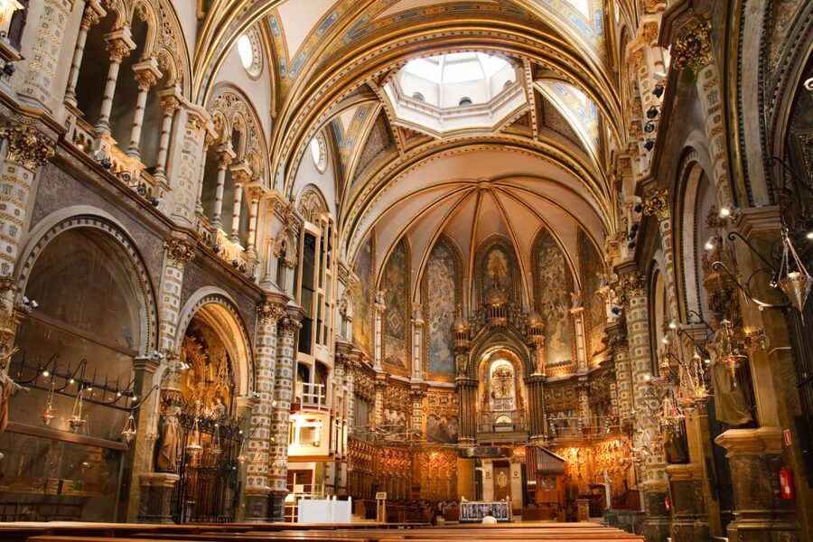 Montserrat & Cava Wineries Day Trip from Barcelona w/ Pickup - Lunch between the mountain and the winery