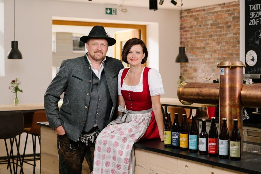 Munich: Hands-On Brewery Tour & Tasting of 4 Organic Beers - Language, group size, and the guide