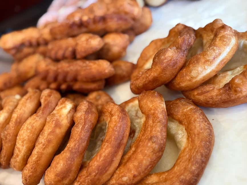 Munich: Viktualienmarkt Food Tasting Tour in German - The welcome drink sets the seasonal tone