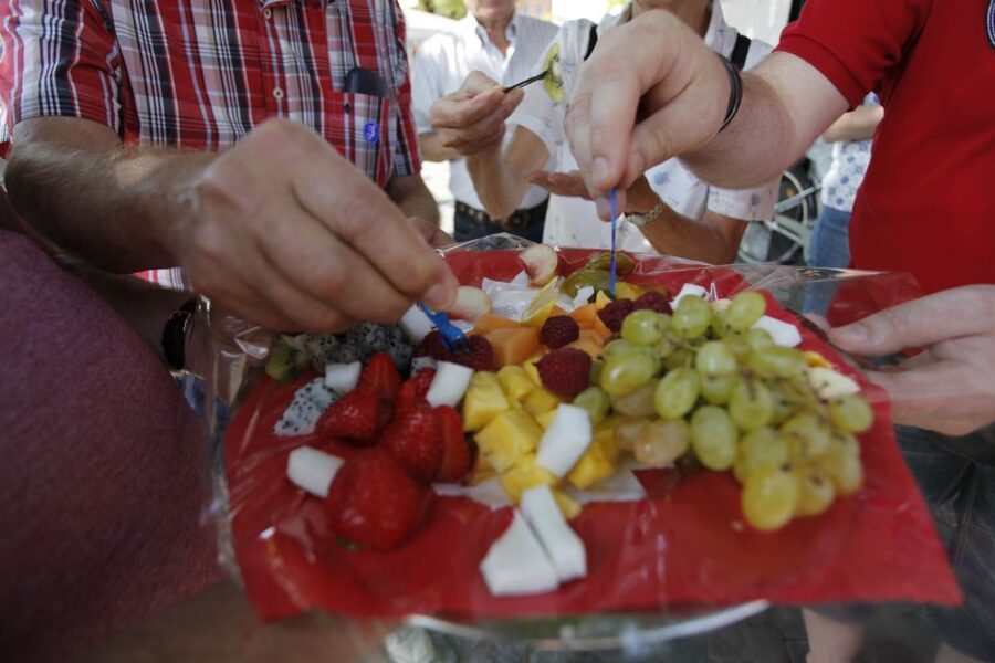 Munich: Viktualienmarkt Food Tasting Tour in German - Who should book this Viktualienmarkt tour?