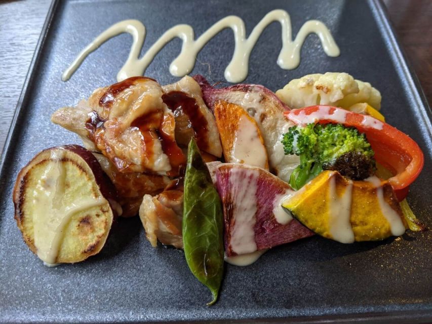 Nagano: Snow Monkeys, Zenkoji Temple & Sake Day Trip - A generous regional lunch in an old setting