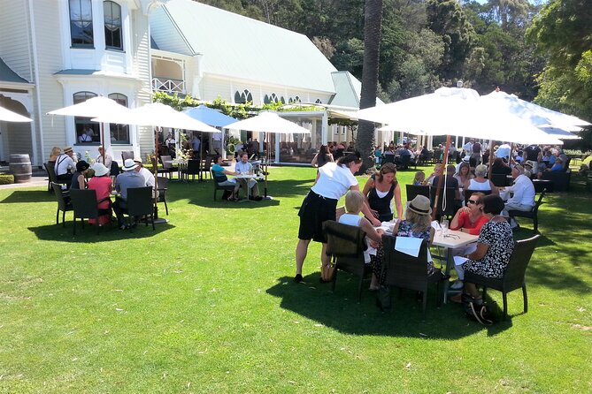Napier: Afternoon Wine Tasting + visit Silky Oaks Chocolates - Roys Hill and Gimblett Gravels explain the soil