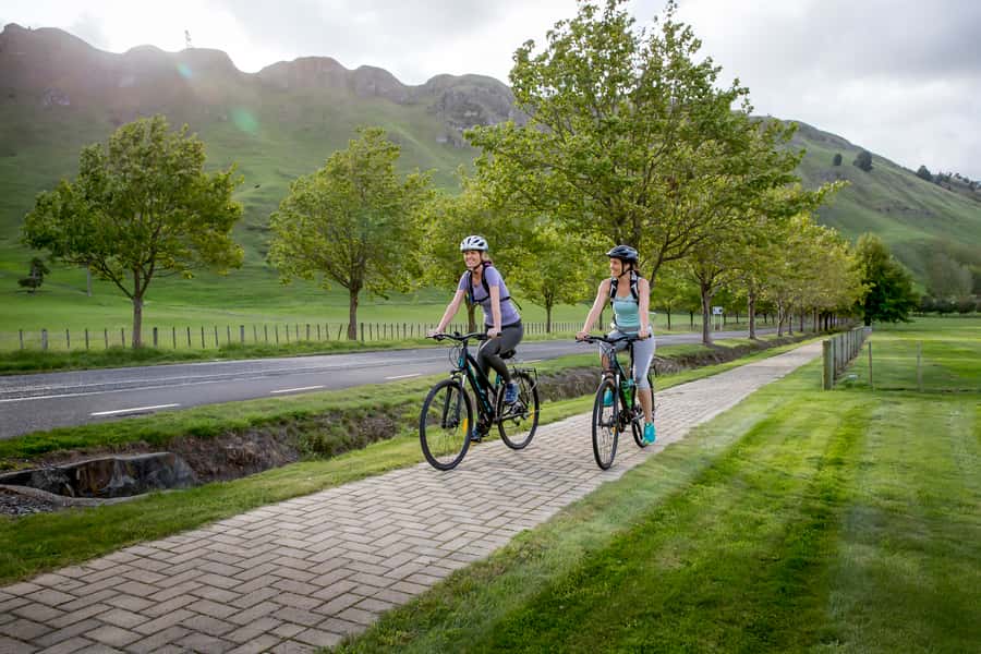 Napier: Cape Coast Winery Tour on E-Bikes - The first four kilometers beside Hawke’s Bay