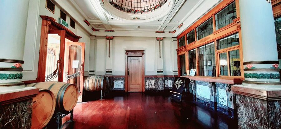 Napier: Winery + Gin Tasting Tour with Lunch Thu Fri Sat - The guide, vehicle, and pace