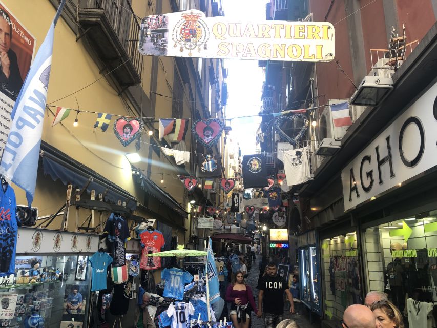 Naples: Guided Pub Crawl in the Old Town - Walking through the Old Town after dark