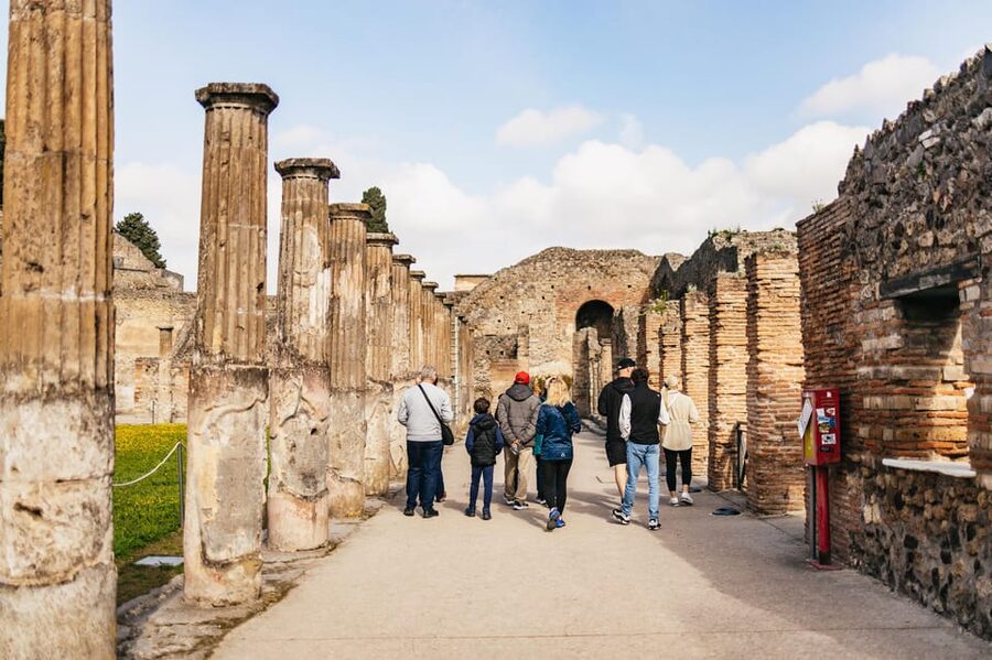Naples: Pompeii and Mt. Vesuvius with Lunch and Wine Tasting - Should you book the Pompeii and Vesuvius tour?
