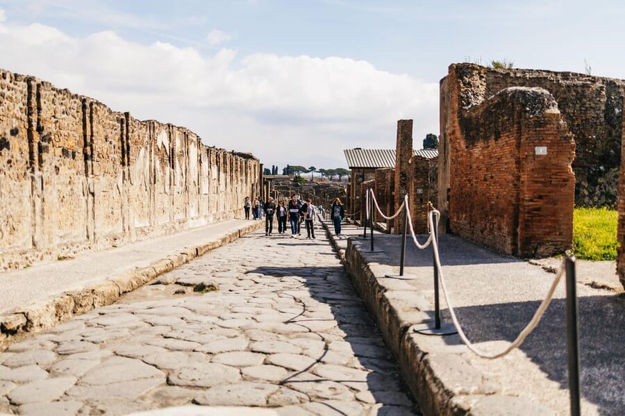 Naples: Pompeii and Mt. Vesuvius with Lunch and Wine Tasting - Why this Naples day trip works