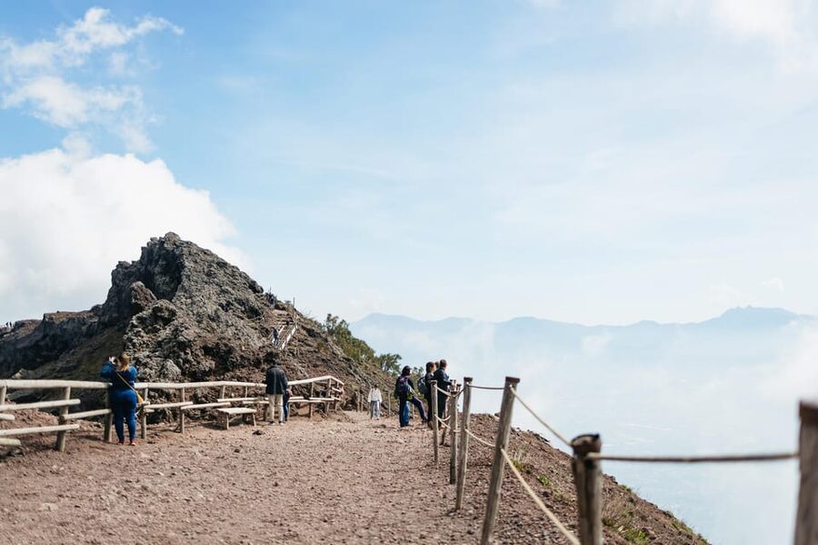 Naples: Pompeii and Mt. Vesuvius with Lunch and Wine Tasting - Pompeii with two hours and an archaeologist