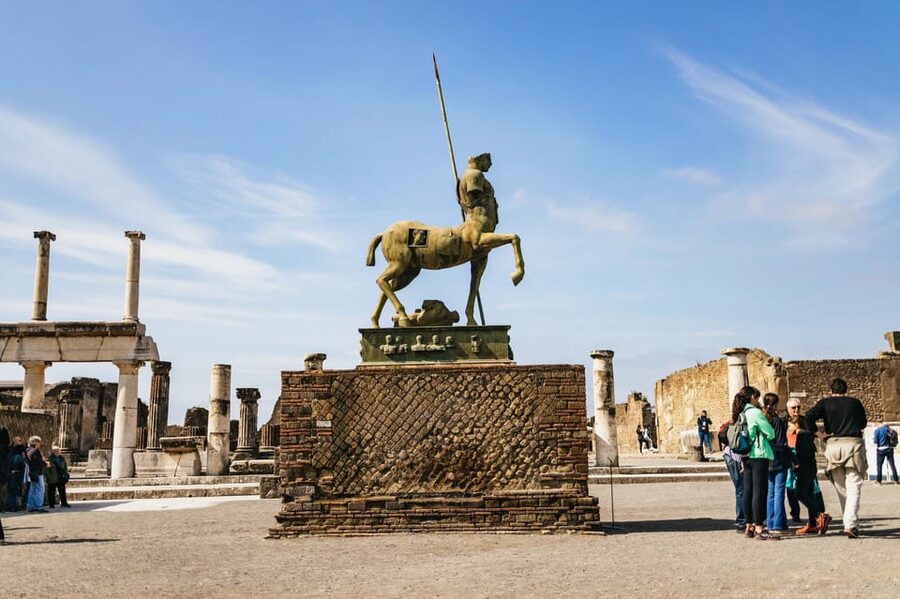 Naples: Pompeii and Mt. Vesuvius with Lunch and Wine Tasting - Choosing the crater trail or Hell Valley
